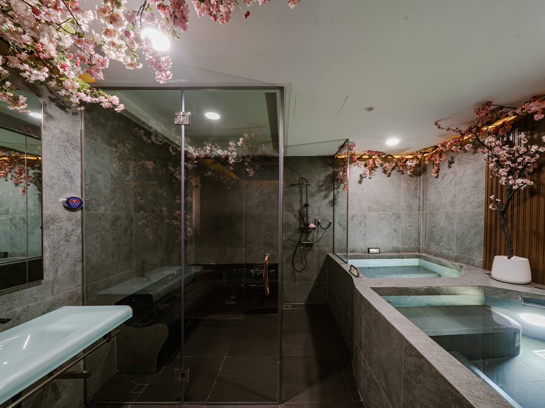 Private Onsen vs. Public Onsen: What's the Difference?